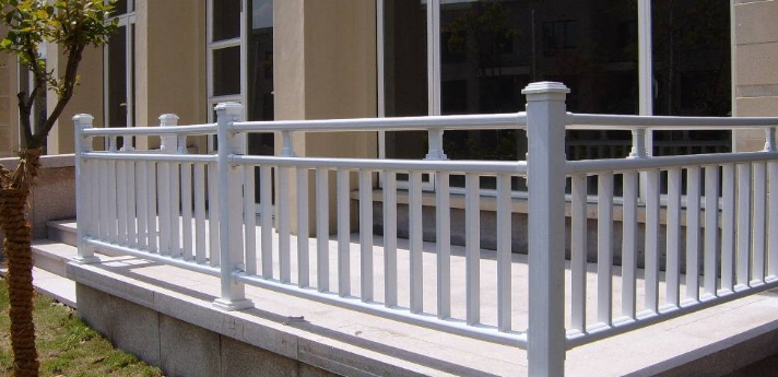 常州/苏州为大家分享锌钢阳台护栏维护与保养事项
