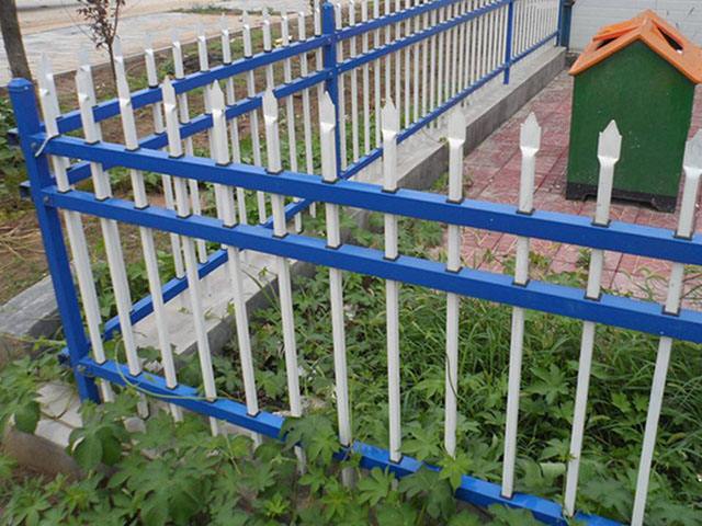 讲解一下锌钢护栏可以在不同地段设计使用