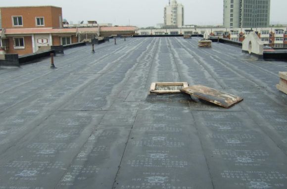 屋面防水工程如何做卷材的施工铺贴？