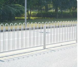 陕西昆腾交通告知您市政护栏和道路护栏的区别