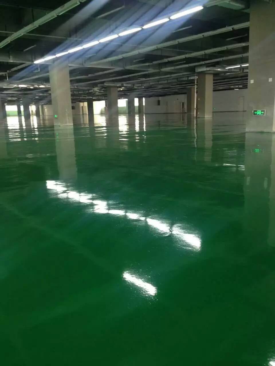 陕西兴邦体育设施有限公司,如何选择环氧树脂耐磨地坪漆？