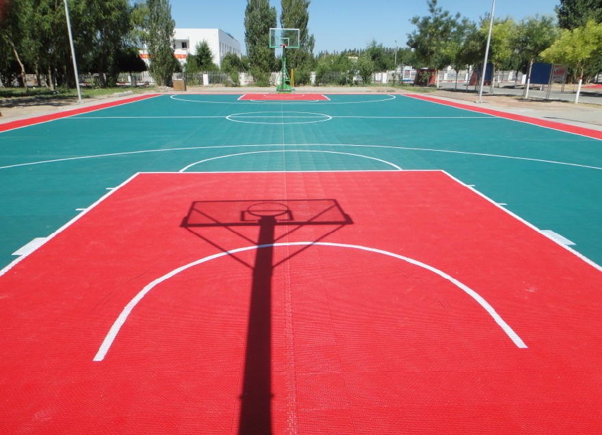 西安悬浮拼装篮球场施工、学校塑格拼装操场地面、悬浮式地板的优点，【正德体育】良心铸造