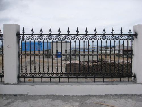 铁艺护栏在施工时应该做的防护措施