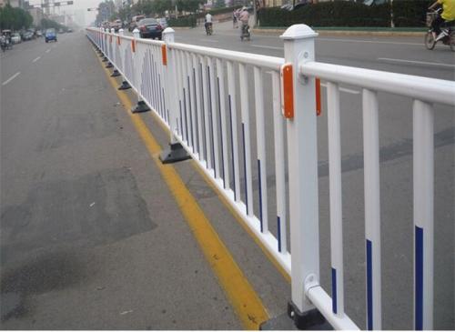 青海/西宁浅谈安装道路护栏时需要注意哪些事项