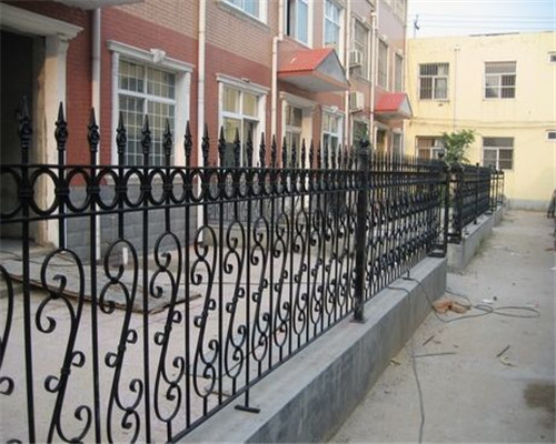 铁艺护栏的表面处理方法有哪些—山东铁艺护栏生产厂家
