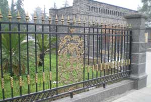 铁艺栏杆的维护以及铁艺栏杆的表面装饰的内容有哪些