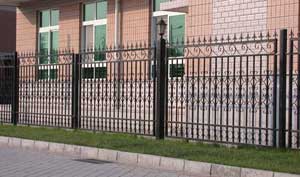 解析铁艺栏杆受欢迎的原因以及铁艺栏杆立柱的固定的方法