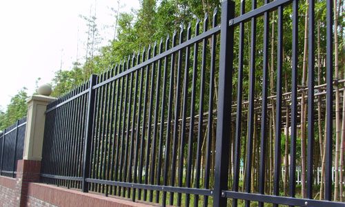铁艺栏杆是草坪围栏的最佳选择吗