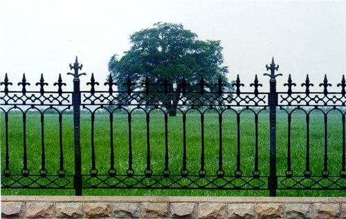 对铁艺栏杆的安装使用要求有哪些—山东铁艺护栏生产厂家