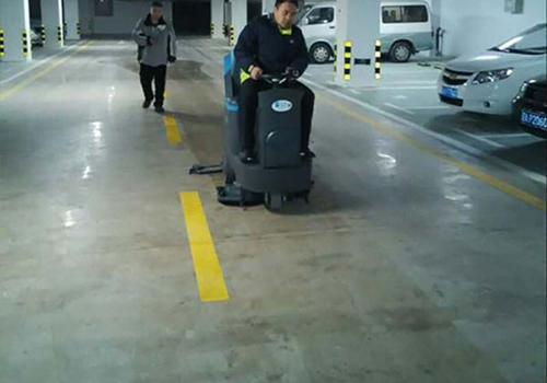遼寧鳳凰飯店地下停車場