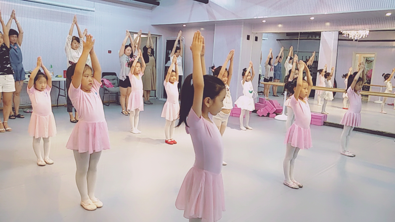 通州舞蹈培训中心讲述舞蹈热身的重要性