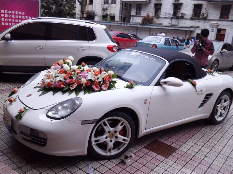 武汉婚庆租车2014年白色婚车车队一条龙成为武汉婚车市场新宠儿