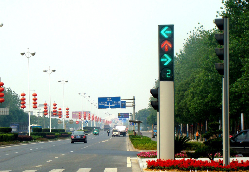 道路交通设施红绿灯给我们带来了什么