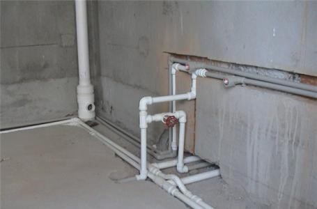 墙体内水管漏水怎么办?学会这3种方法,水管漏水自己维修!