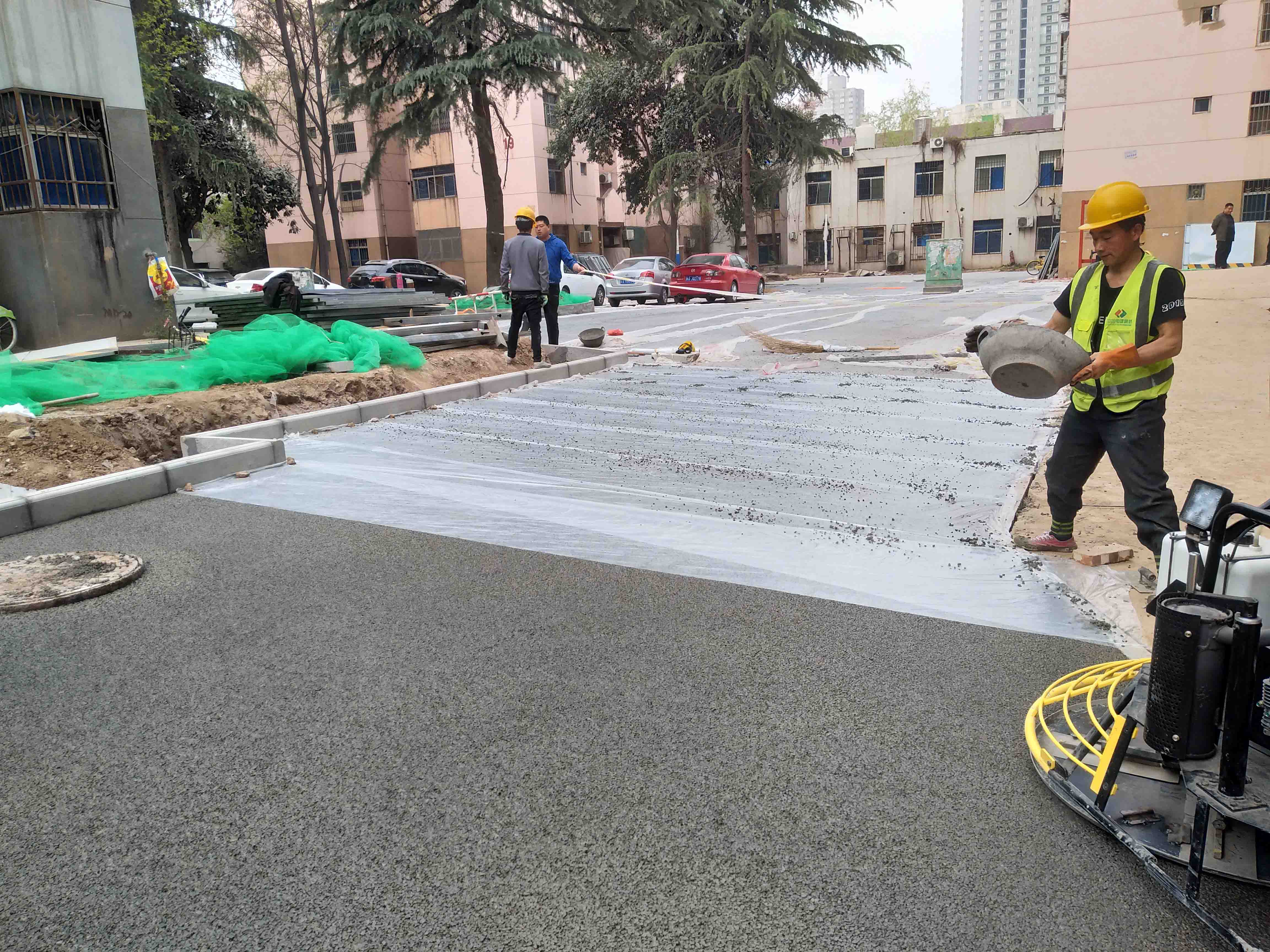 明德门彩色透水混凝土路面改造提升工程
