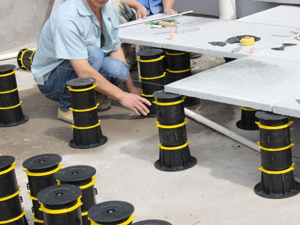 地板万能支撑器让户外工程更方便