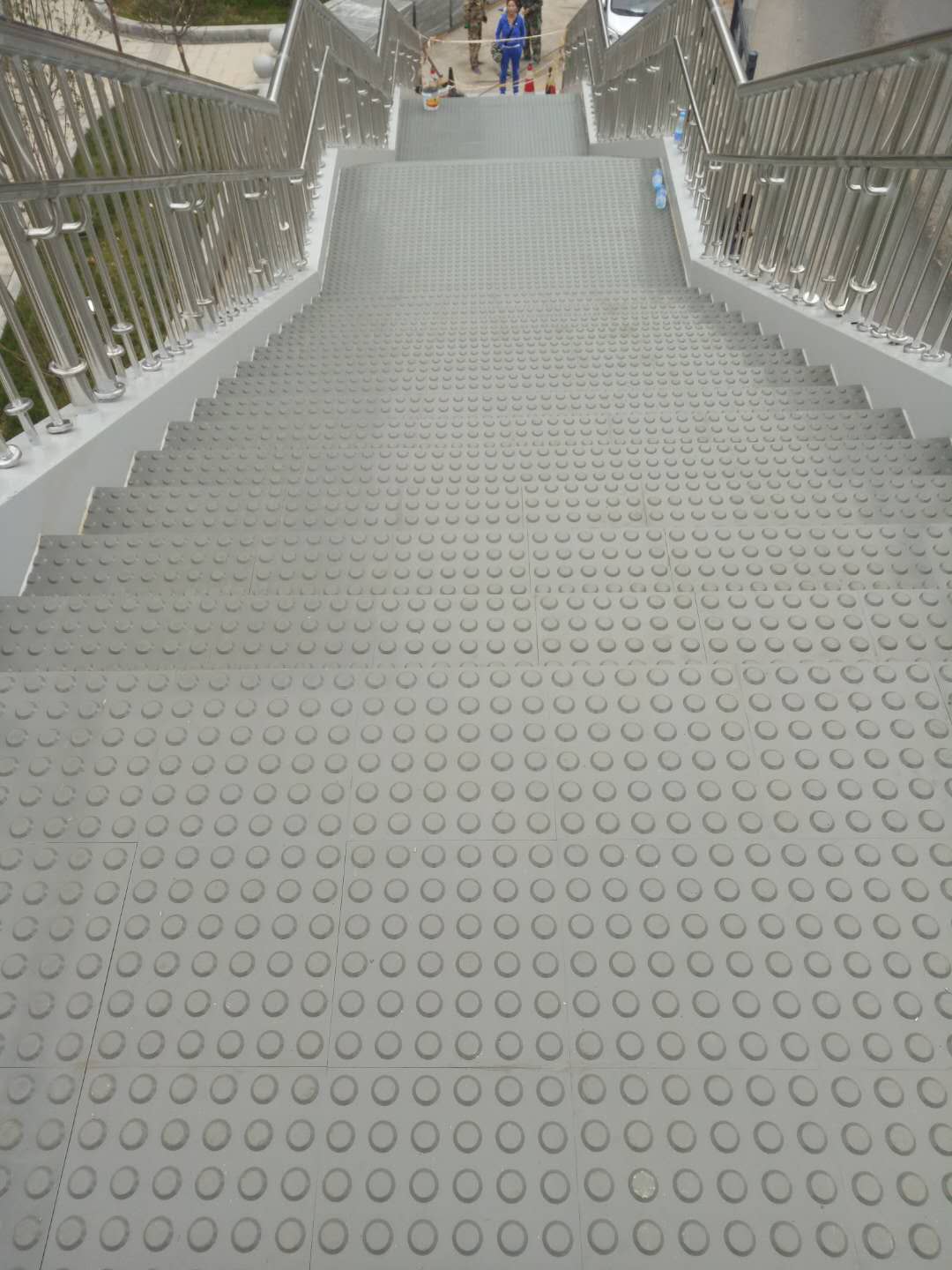 天桥橡胶地板