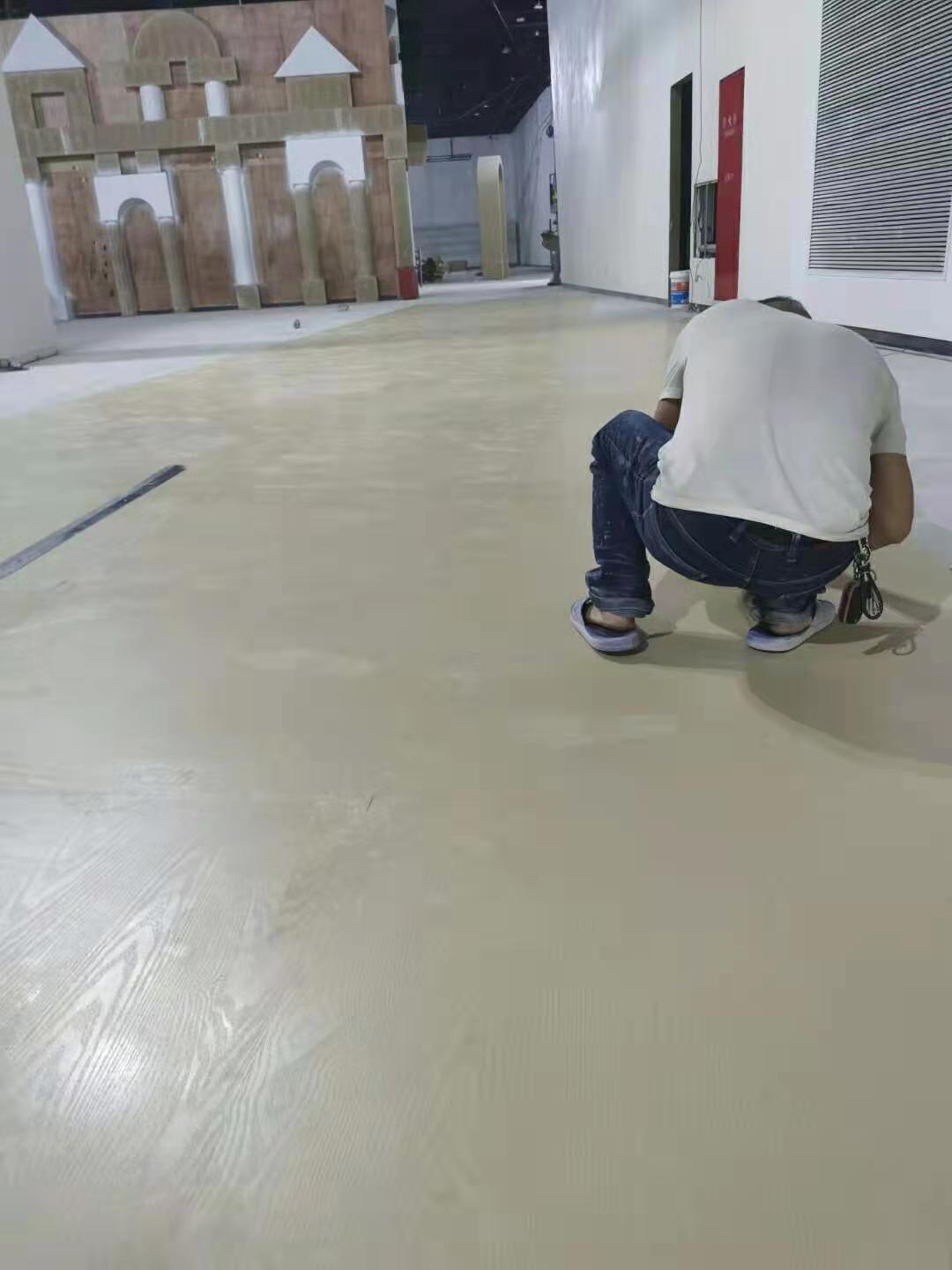 卷材橡膠地板如何施工？
