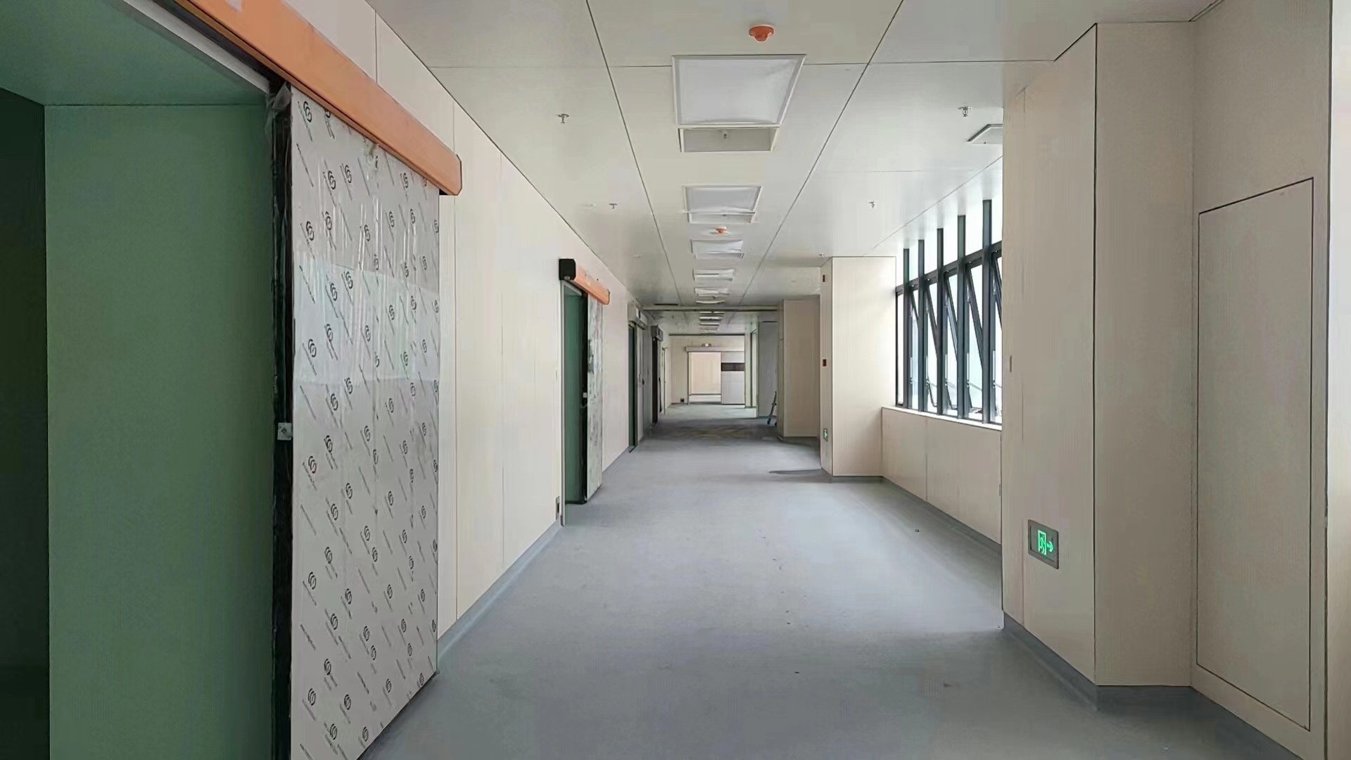深圳龙岗第四人民医院手术室选用雷诺2.0卷材橡胶地板