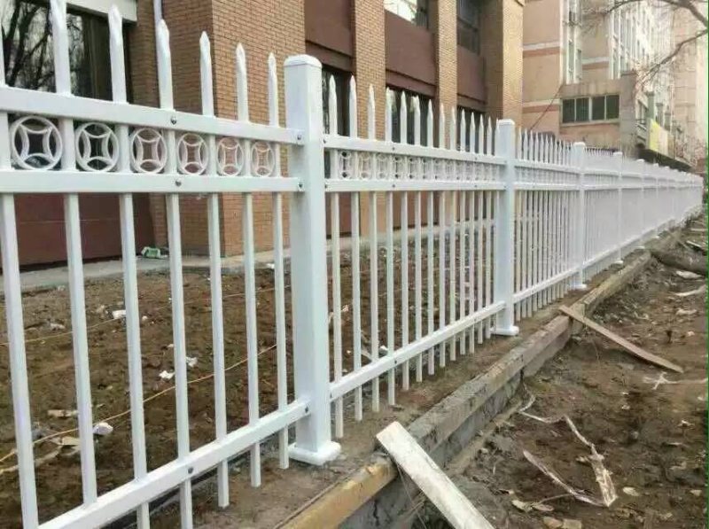 阳台护栏用什么材料好?西安护栏安装多少钱?