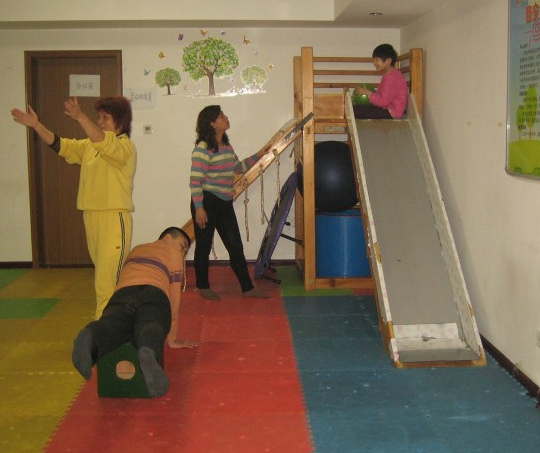 西安市新城区启明星特殊儿童阳光家园专业训练西安发育迟缓儿童