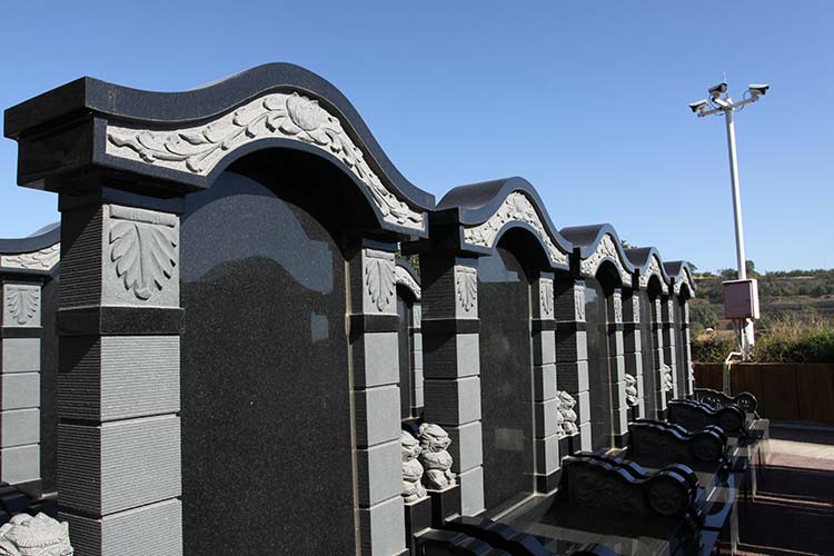 公墓和私墓的优缺点对比