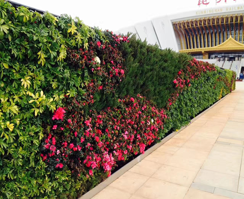 室外大型綠植墻施工