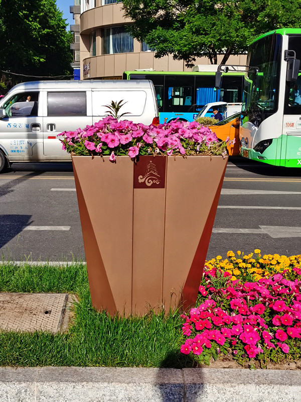西安朱雀大街花箱