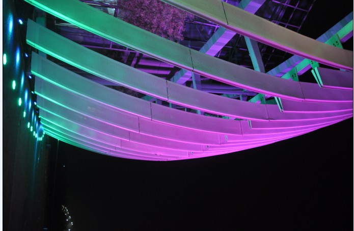 西安照明設計公司給娛樂廣場帶來生機