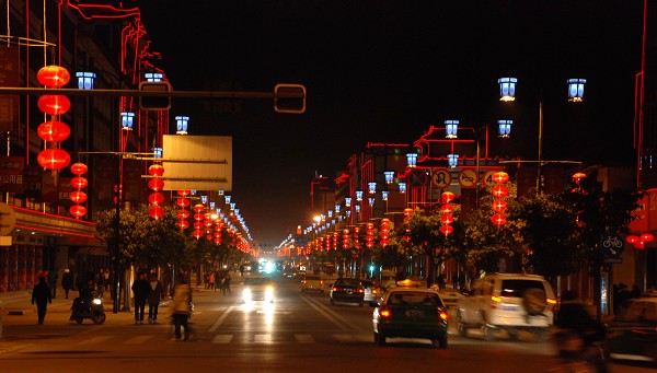 西安春节照明设计让西安古镇在灯光的照耀下显得根据有文化底蕴