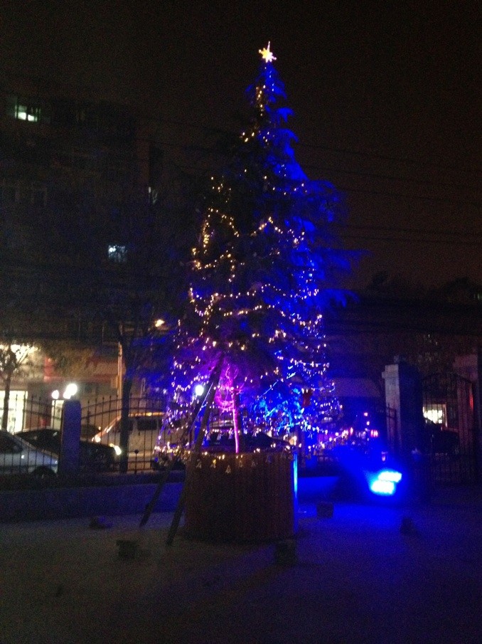 陕西教堂圣诞树照明装饰灯具设计及颜色的选择
