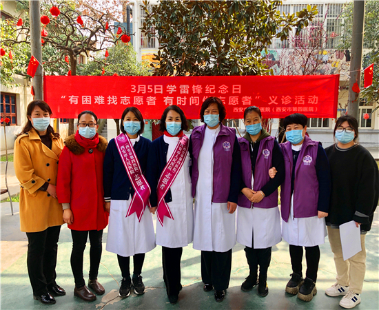 西安市人民医院的医生护士以及部分高校志愿者赴西安沣峪口滦镇养老公寓开展义诊慰问活动。