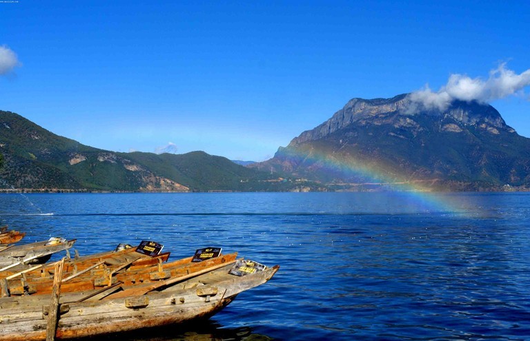 泸沽湖景点格姆女神山