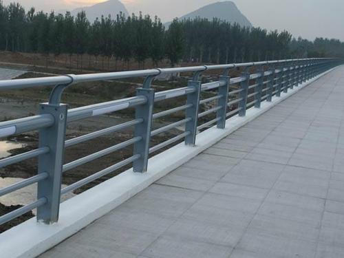 简单解析一下桥梁钢护栏的重要性