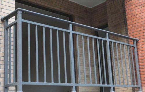 锌钢阳台护栏都有什么样的特点?