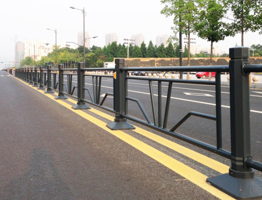 你知道道路护栏需要满足哪些方面的性能要求么？