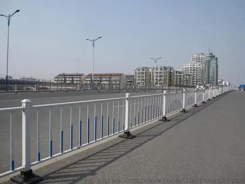 山东/济南市政道路护栏的作用介绍