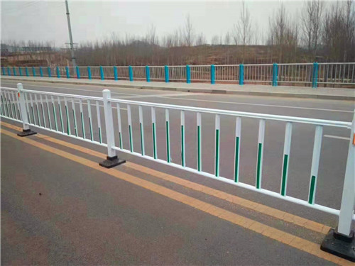 双鸭山/伊春哪些方法可以提高道路护栏的防锈能力