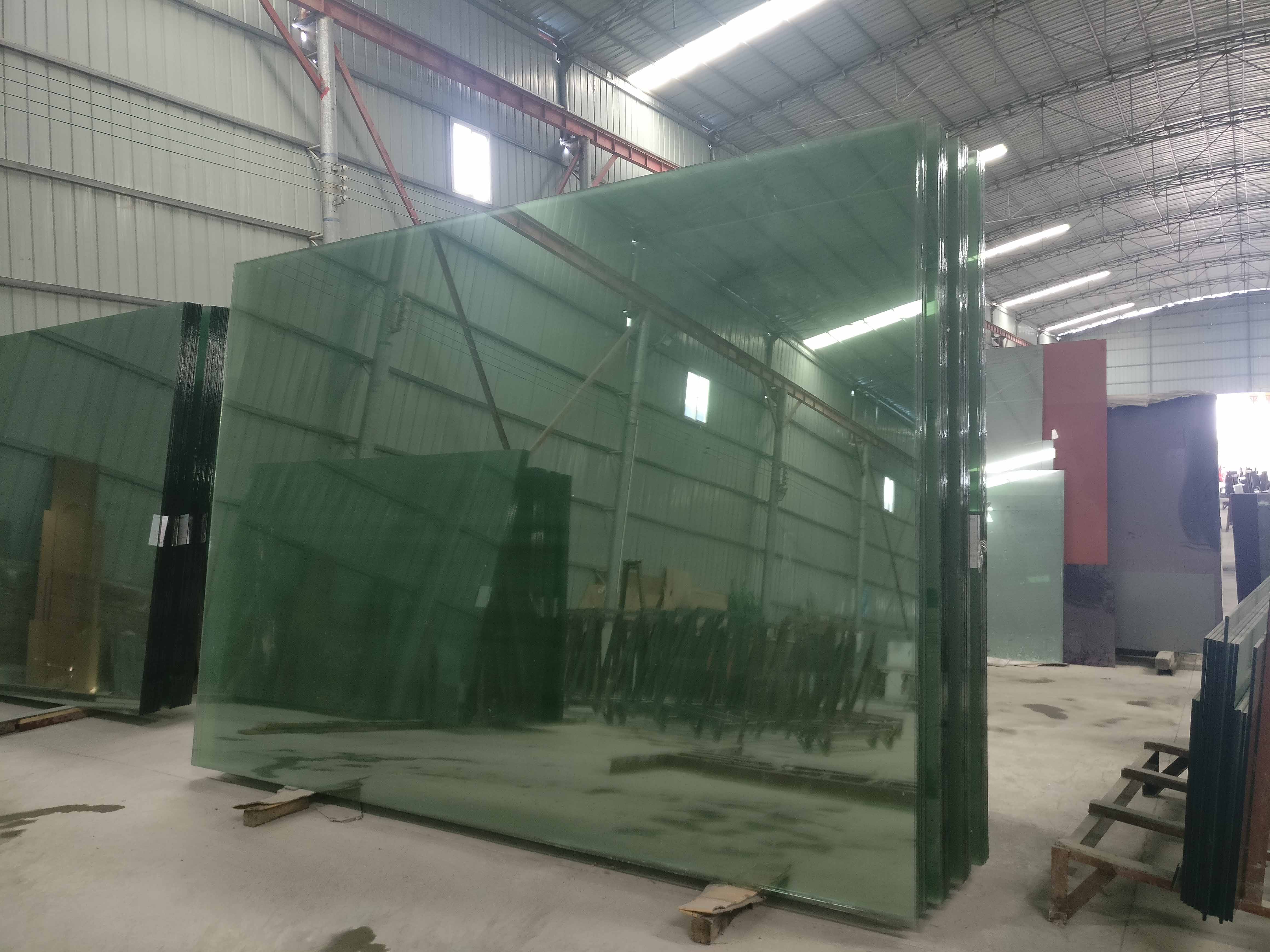 玻璃厂家安顺市鑫荣钢化玻璃和你谈谈钢化玻璃是如何生产的