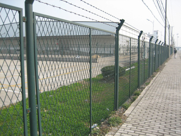新疆新嘉城告诉您如何解决护栏网生锈问题