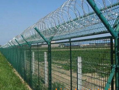 钢丝隔离网就选新疆牛栏网,新疆钢丝网围栏生产批发，质量保证，欢迎订购！