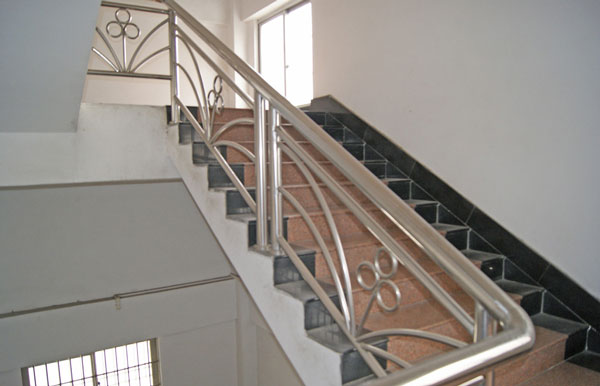 新疆不锈钢楼梯扶手专业制造新疆不锈钢护栏让室内室外无处不在