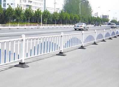 新疆道路隔离栏树立品质第一的新形象