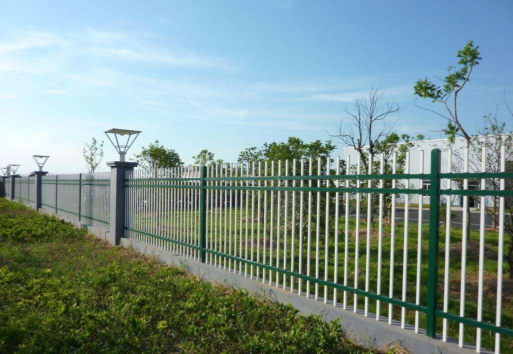 汉中/咸阳谈论锌钢护栏的安装方式以及使用范围