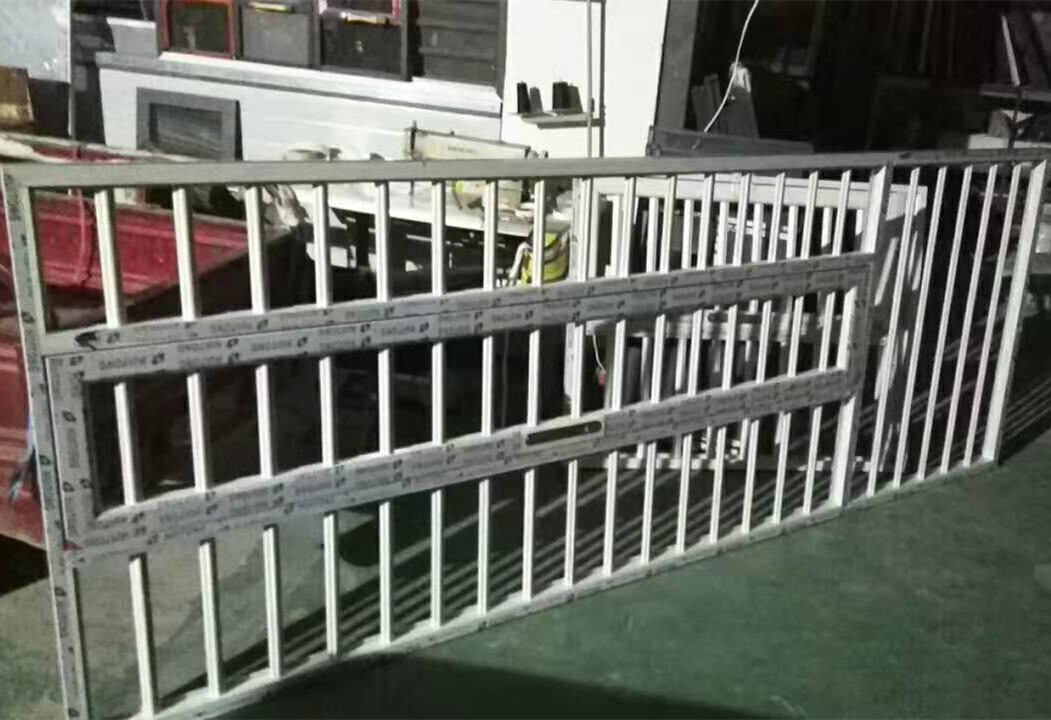 多功能阳台防护栏