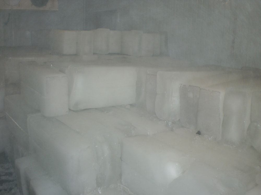 襄阳冻库厂家讲解冷水机中产生异味的原因