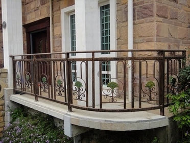 襄阳锌钢阳台护栏分享锌钢护栏的特点