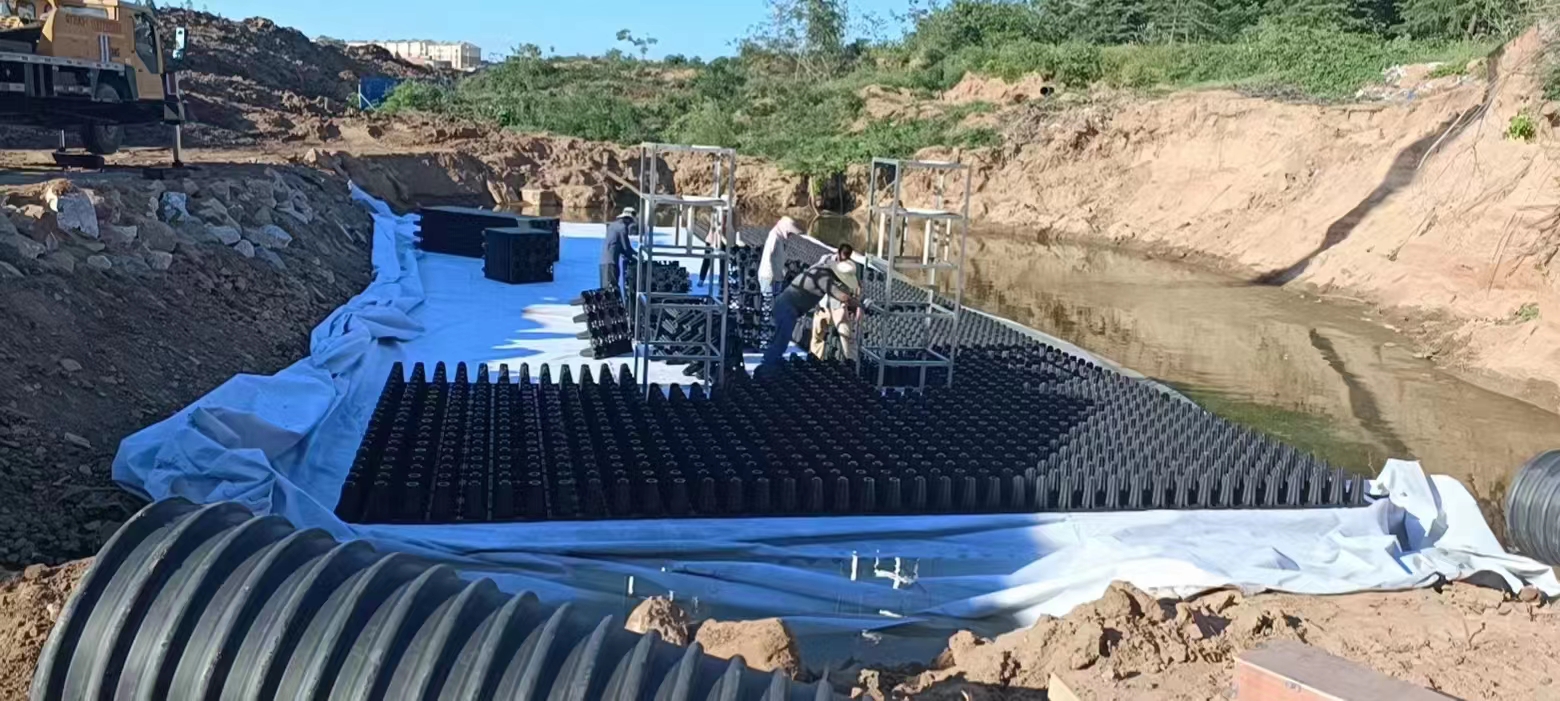 湖北枣阳公仆林公园雨水收集系统模块池安装