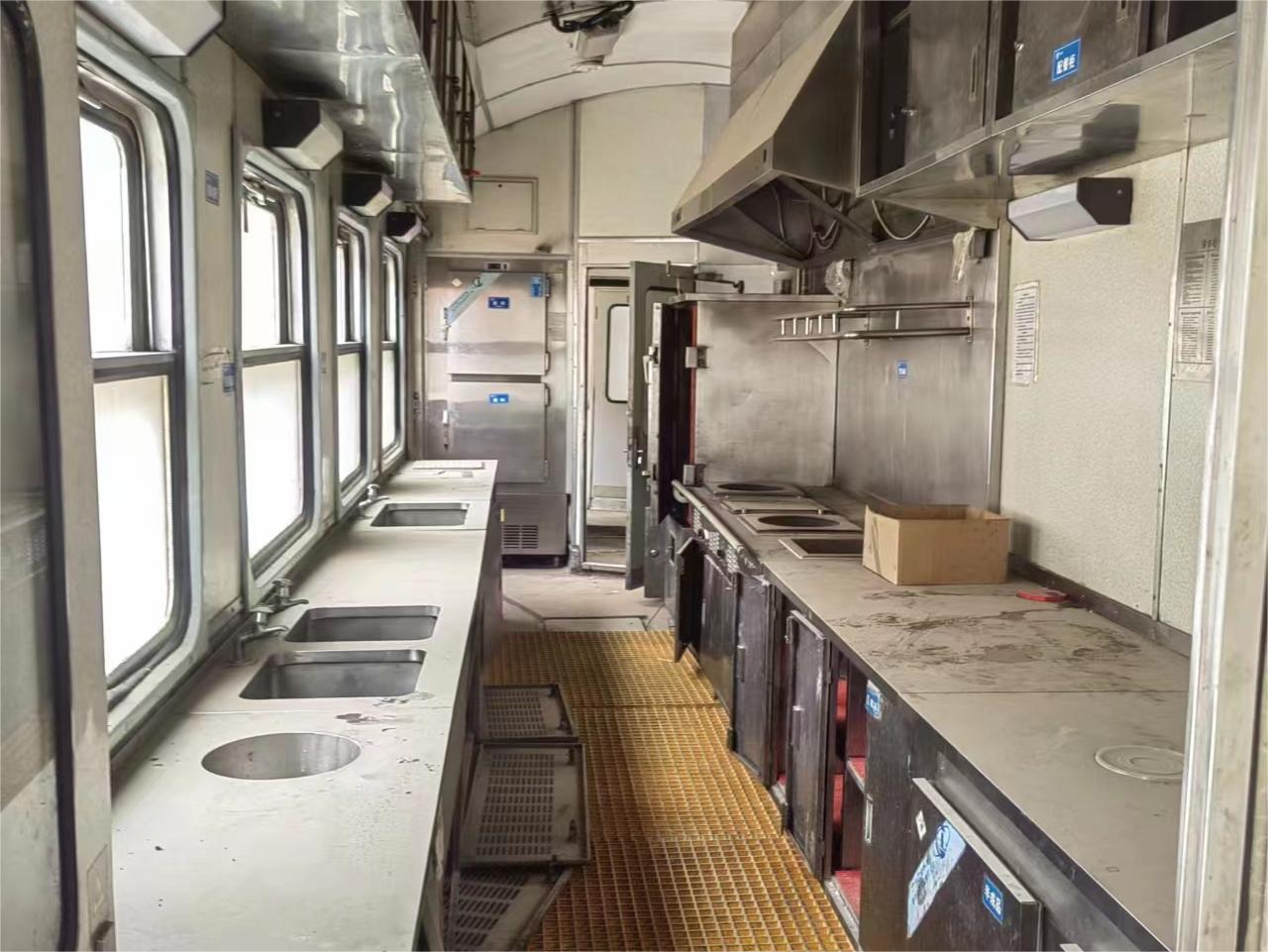 废旧火车车厢改装