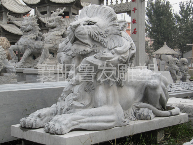 獅子雕塑
